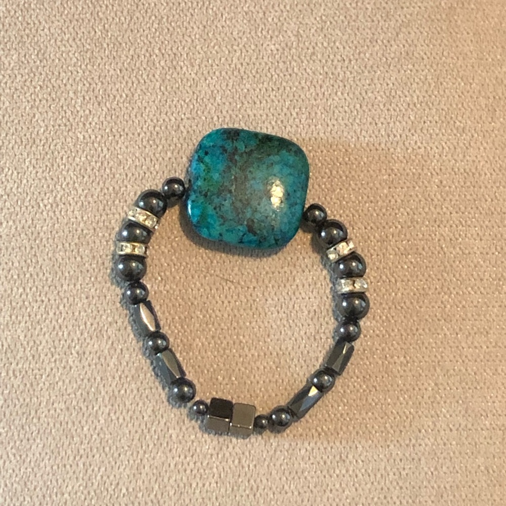 Magnet and stone bracelet